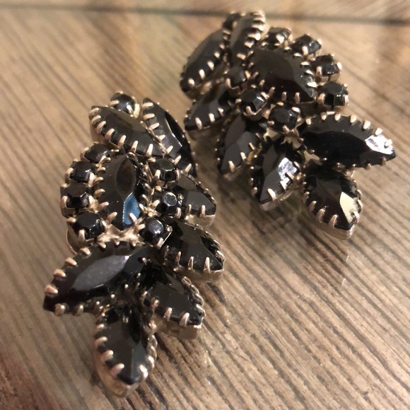 Vintage Black Glass Rhinestone Cluster Clip Earrings - Picture 2 of 15